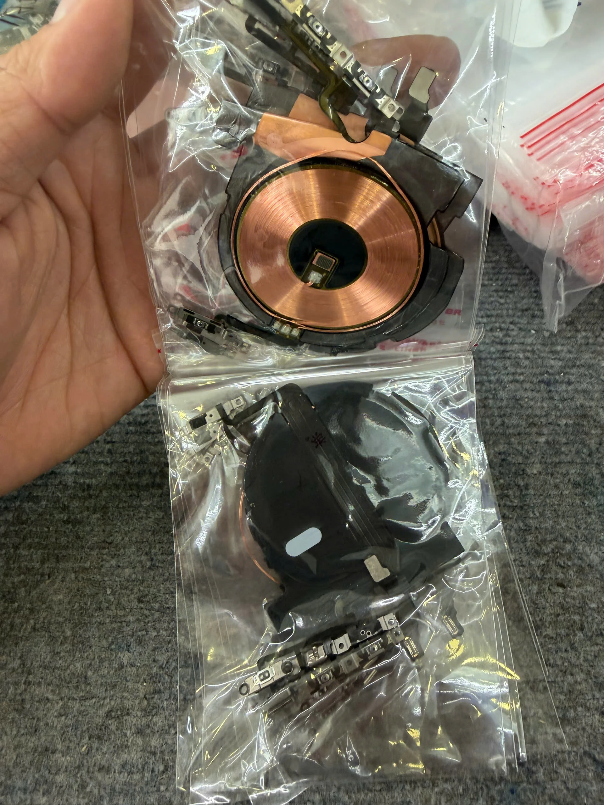 Sạc Không Dây + Cáp Nút Nguồn + Cáp Âm Lượng iPhone 13 Pro (Model A2483, A2636, A2637, A2638, A2639)